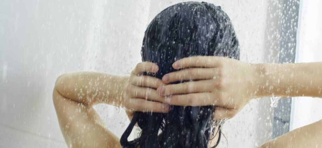 Cabelo no banho: 10 razões pelas quais seu cabelo cai