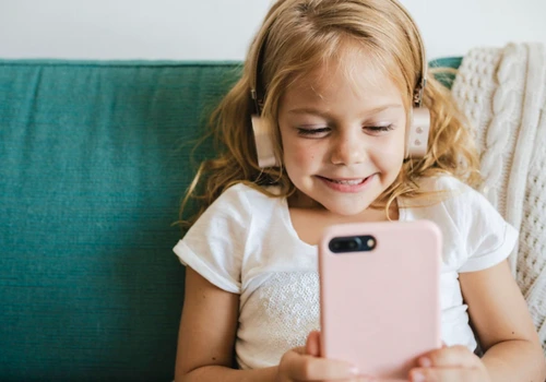Precisa limitar o uso do celular dos filhos? Saiba como!