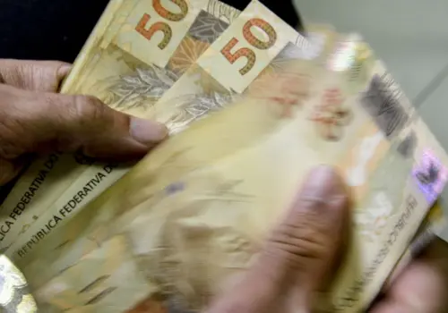 Aplicativo para identificar dinheiro falso ( Imagem: Marcelo Casal Jr. Agencia Brasil)