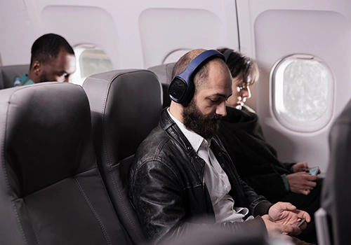 Por que não devemos dormir na decolagem e pouso ao viajar de avião?