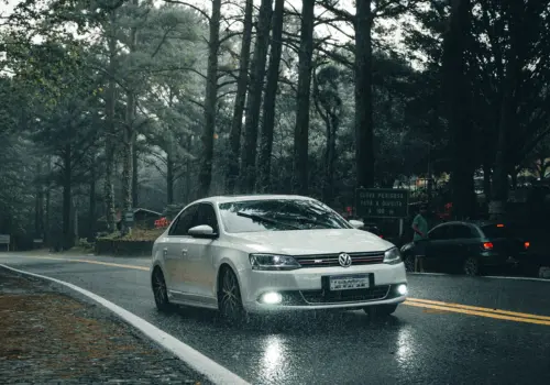 Come scaricare un'app per controllare le targhe dei veicoli?