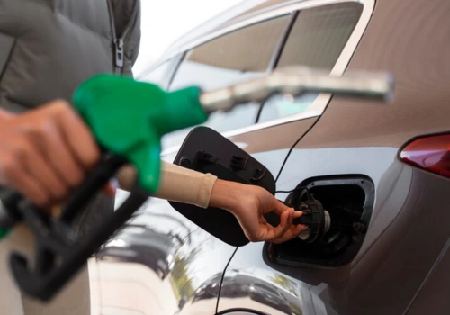 Como economizar gasolina? Confira esses aplicativos de consumo de combustível! ( Imagem: Freepik)